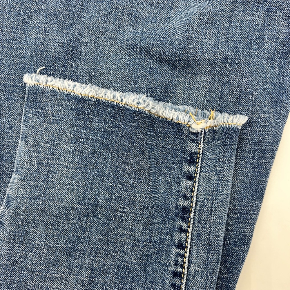 Universal Threads Mid Rise Boyfriend Distressed Crop Jeans - Picture 5 of 6